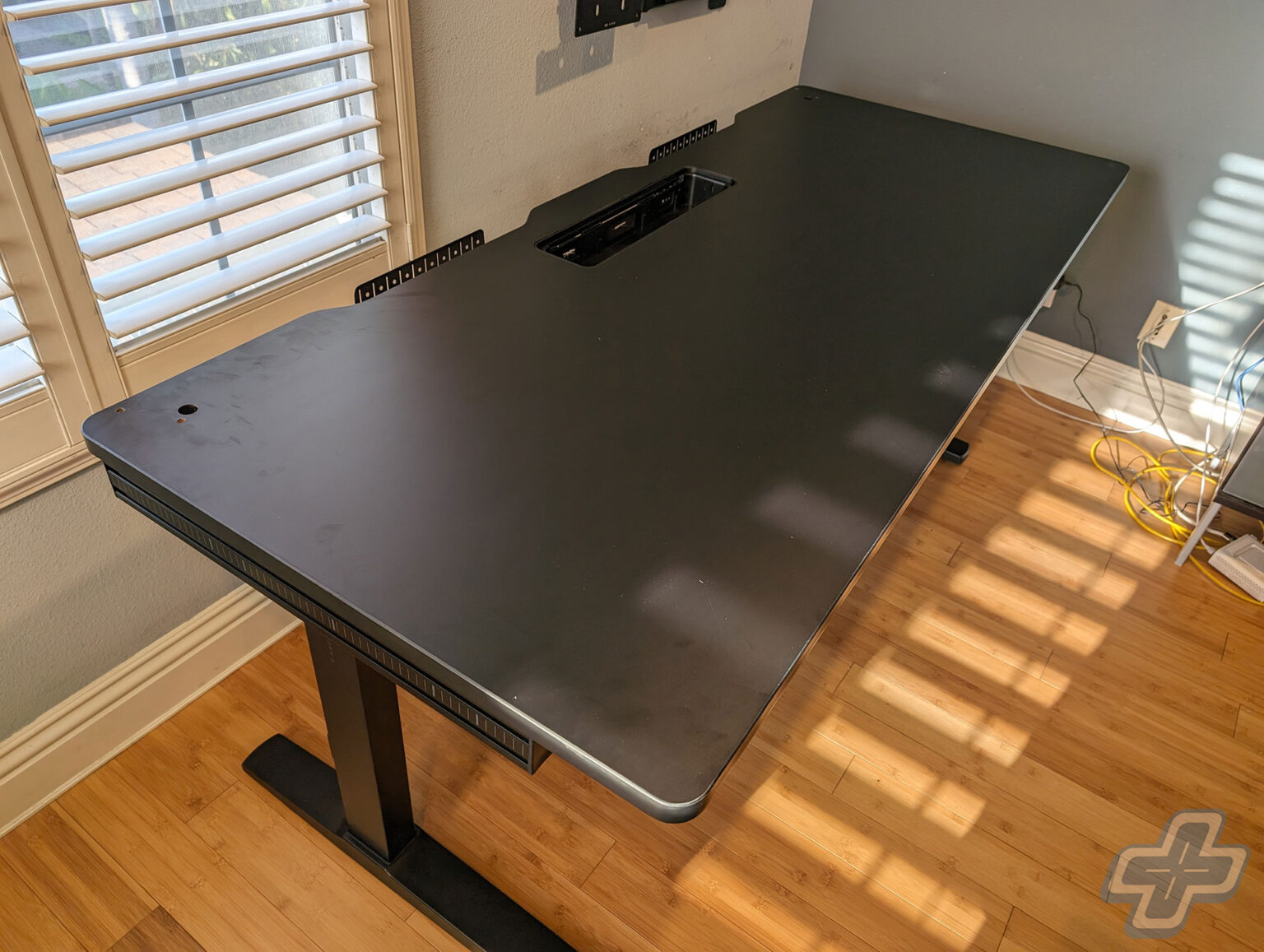 Corsair Platform:6 Desk Review | Photo by: Jason Siu, FullCleared Corsair Platform:6 Desk Review | Photo by: Jason Siu, FullCleared