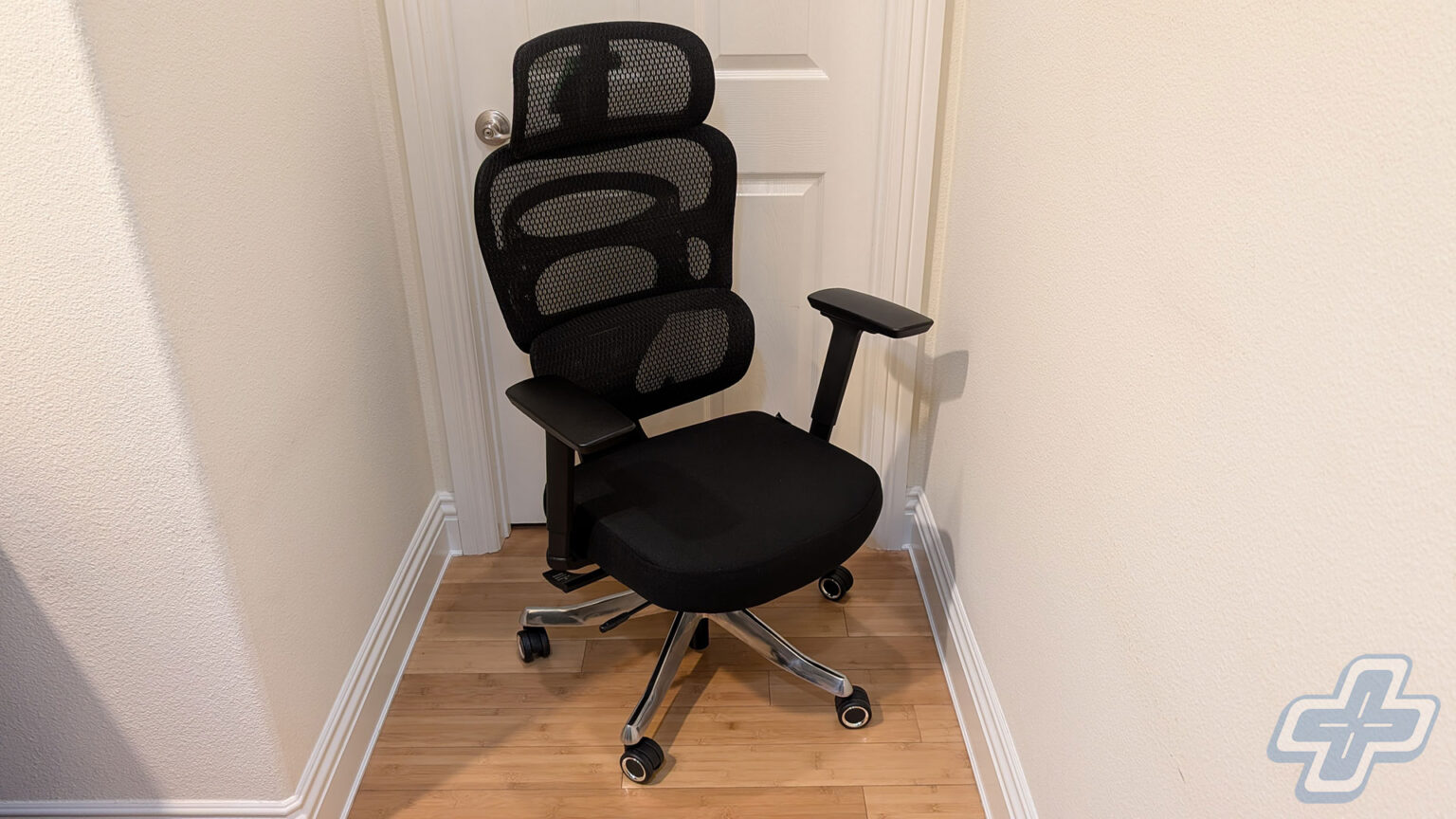 Eureka Ergonomic Axion Hybrid Chair Review Gallery | Image: Jason Siu / FullCleared Eureka Ergonomic Axion Hybrid Chair Review Gallery | Image: Jason Siu / FullCleared