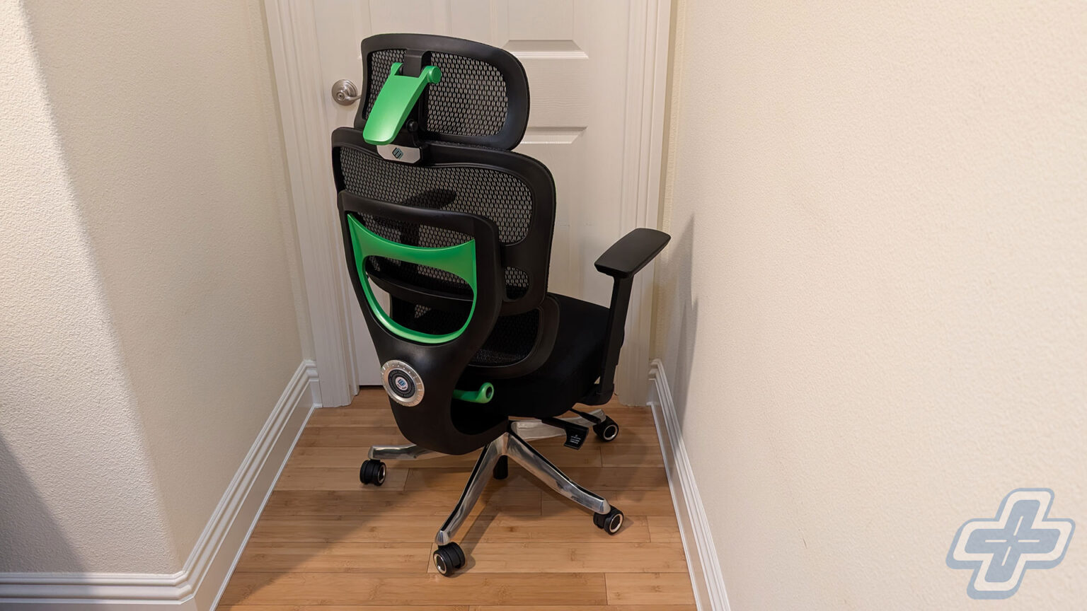 Eureka Ergonomic Axion Hybrid Chair Review Gallery | Image: Jason Siu / FullCleared Eureka Ergonomic Axion Hybrid Chair Review Gallery | Image: Jason Siu / FullCleared