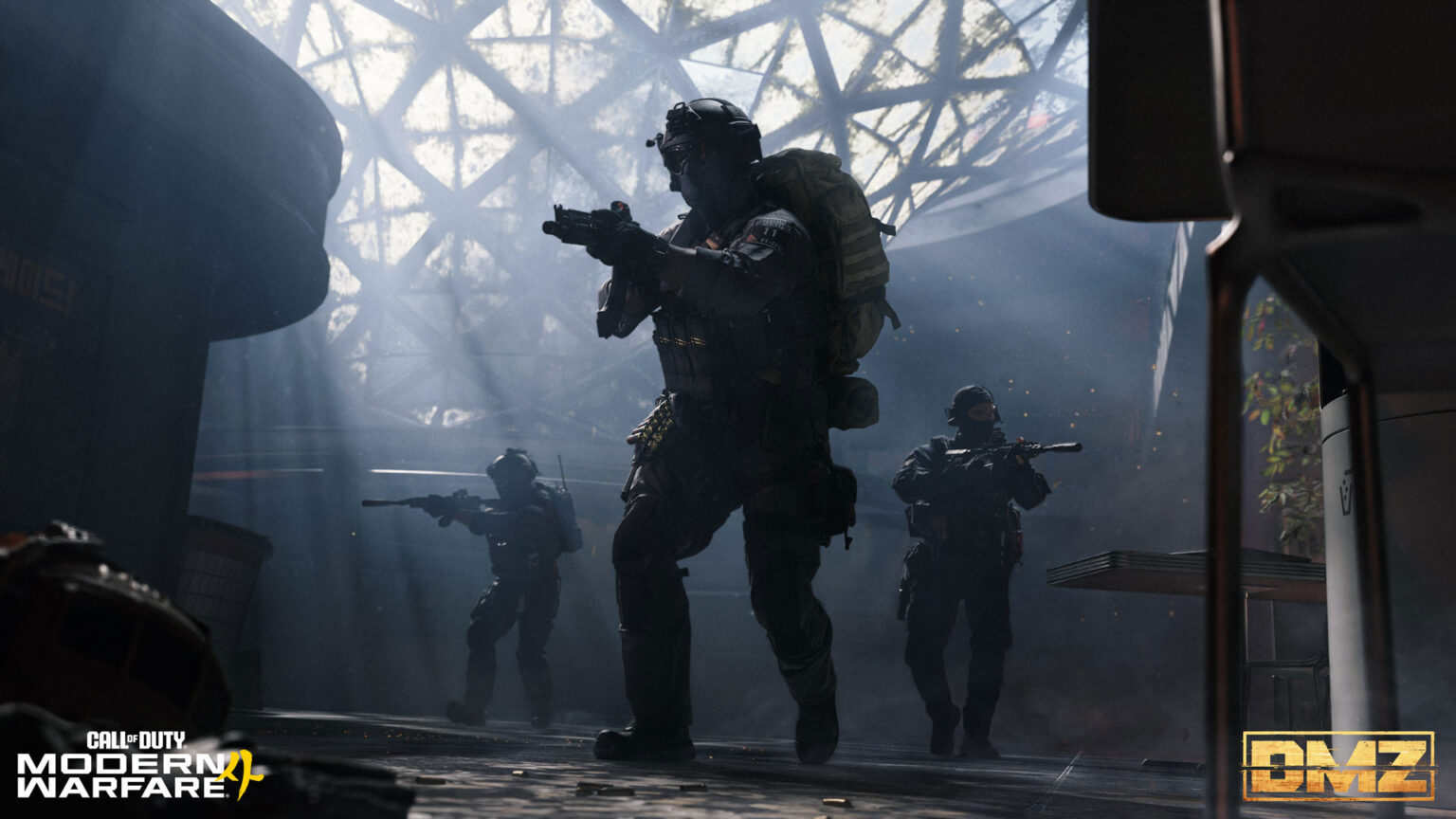 Players deploy solo or in squads to loot, fight, and extract from the conflict zone | Image: Infinity Ward