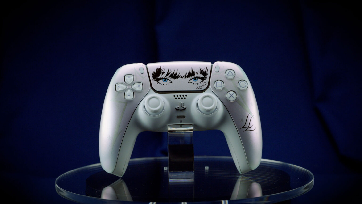 The Lisa Limited Edition DualSense puts her bangs and eyes on the touch pad | Image: Sony Interactive Entertainment